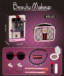 ENSEMBLE DE MAQUILLAGE - POCHETTE ET ACCESSOIRES D'INSPIRATION GUCCI